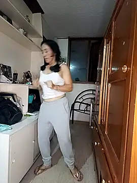 Snapshot of Coeur_de_luxure chatting on 18, 3, 2025 Coeur de luxure online show from 18, 3, 2025