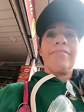 Snapshot of Coeur_de_luxure chatting on 15, 9, 2025 Coeur de luxure online show from 15, 9, 2025