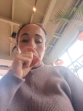 Snapshot of Coeur_de_luxure chatting on 23, 9, 2025 Coeur de luxure online show from 23, 9, 2025