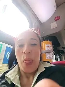 Snapshot of Coeur_de_luxure chatting on 2, 10, 2025 Coeur de luxure online show from 2, 10, 2025