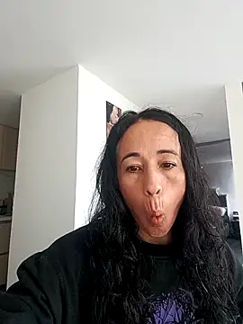 Snapshot of Coeur_de_luxure chatting on 5, 10, 2025 Coeur de luxure online show from 5, 10, 2025