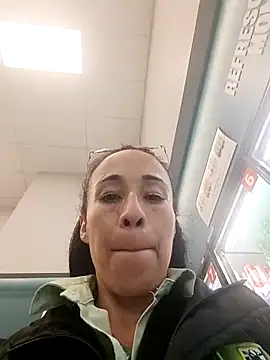 Snapshot of Coeur_de_luxure chatting on 11, 10, 2025 Coeur de luxure online show from 11, 10, 2025