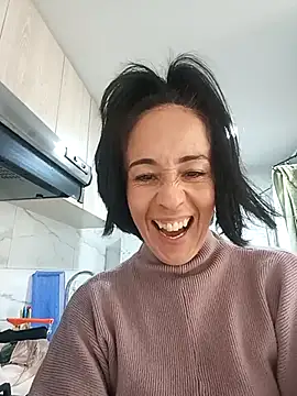 Snapshot of Coeur_de_luxure chatting on 13, 10, 2025 Coeur de luxure online show from 13, 10, 2025