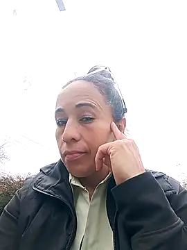 Snapshot of Coeur_de_luxure chatting on 17, 10, 2025 Coeur de luxure online show from 17, 10, 2025