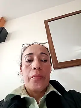 Snapshot of Coeur_de_luxure chatting on 31, 10, 2025 Coeur de luxure online show from 31, 10, 2025