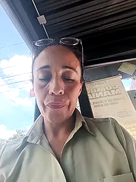 Snapshot of Coeur_de_luxure chatting on 18, 11, 2025 Coeur de luxure online show from 18, 11, 2025