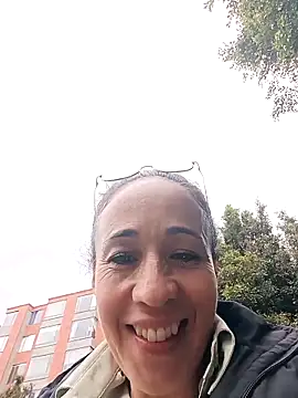 Snapshot of Coeur_de_luxure chatting on 19, 11, 2025 Coeur de luxure online show from 19, 11, 2025