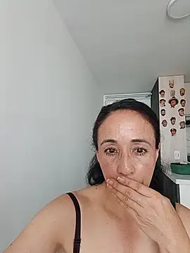 Snapshot of Coeur_de_luxure chatting on 31, 7, 2026 Coeur de luxure online show from 31, 7, 2026
