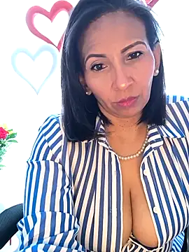 Mrsvictoriaaa online show from 6, 2, 2026