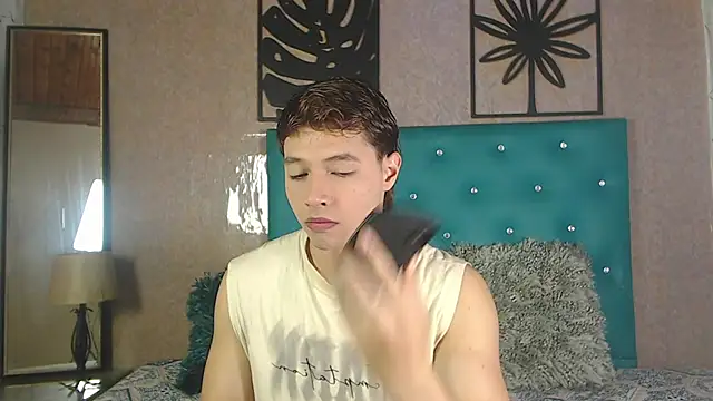 Snapshot of LiamAndrewzz chatting on 9, 9, 2025 LiamAndrewzz online show from 9, 9, 2025
