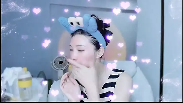 Snapshot of A_dabo chatting on 4, 11, 2025 A dabo online show from 4, 11, 2025