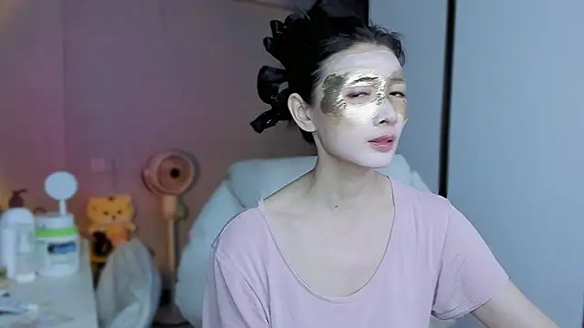 Snapshot of A_dabo chatting on 30, 11, 2025 A dabo online show from 30, 11, 2025