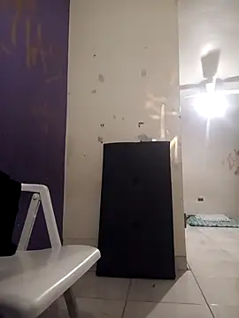 Snapshot of LeonRoots chatting on 29, 10, 2025 LeonRoots online show from 29, 10, 2025