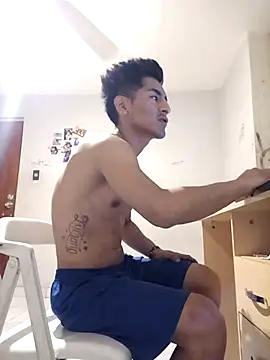 Snapshot of LeonRoots chatting on 2, 11, 2025 LeonRoots online show from 2, 11, 2025