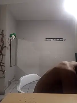 Snapshot of LeonRoots chatting on 4, 11, 2025 LeonRoots online show from 4, 11, 2025