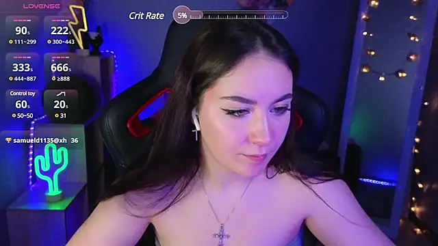 Snapshot of AshleySkott_ chatting on 8, 3, 2025 AshleySkott online show from 8, 3, 2025