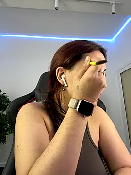 Snapshot of AshleySkott_ chatting on 5, 10, 2025 AshleySkott online show from 5, 10, 2025