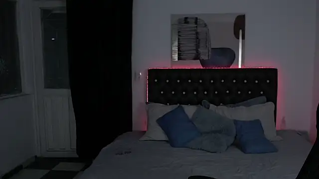 amy royale online show from 7, 3, 2025