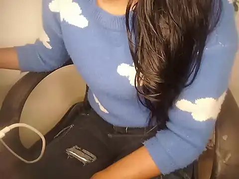 Snapshot of GOLDEN-BEAUTY chatting on 18, 2, 2025 GOLDEN-BEAUTY online show from 18, 2, 2025