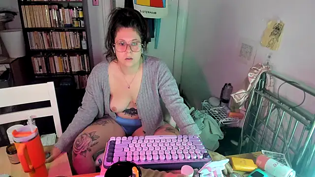 Snapshot of Rosiee69_ chatting on 9, 11, 2025 Rosiee69 online show from 9, 11, 2025