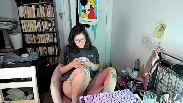 Snapshot of Rosiee69_ chatting on 23, 11, 2025 Rosiee69 online show from 23, 11, 2025