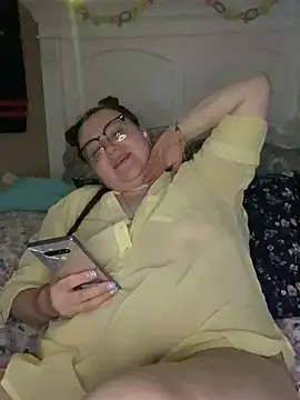 Snapshot of HTXBELLE chatting on 4, 3, 2025 HTXBELLE online show from 4, 3, 2025