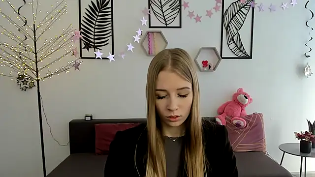 Snapshot of AnnNorriss chatting on 18, 2, 2025 AnnNorriss online show from 18, 2, 2025