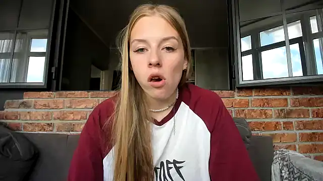 Snapshot of AnnNorriss chatting on 20, 9, 2025 AnnNorriss online show from 20, 9, 2025