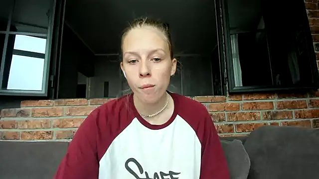 Snapshot of AnnNorriss chatting on 7, 10, 2025 AnnNorriss online show from 7, 10, 2025