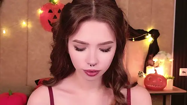 Snapshot of Sierra_Fane chatting on 27, 10, 2025 Sierra Fane online show from 27, 10, 2025