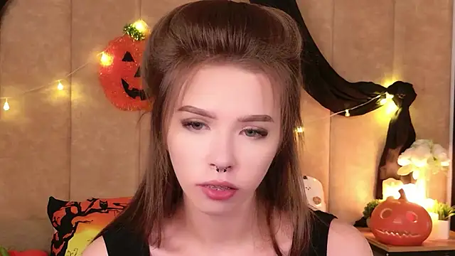 Snapshot of Sierra_Fane chatting on 3, 11, 2025 Sierra Fane online show from 3, 11, 2025