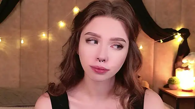 Snapshot of Sierra_Fane chatting on 8, 11, 2025 Sierra Fane online show from 8, 11, 2025