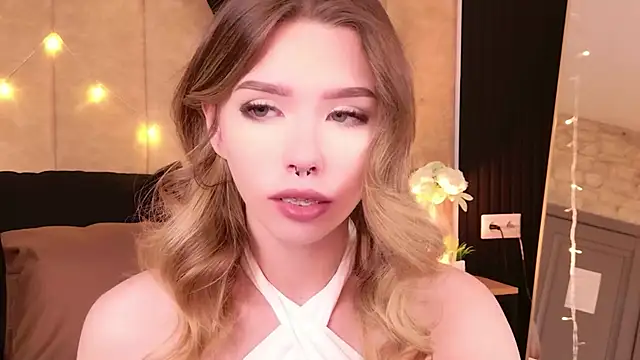 Snapshot of Sierra_Fane chatting on 5, 12, 2025 Sierra Fane online show from 5, 12, 2025