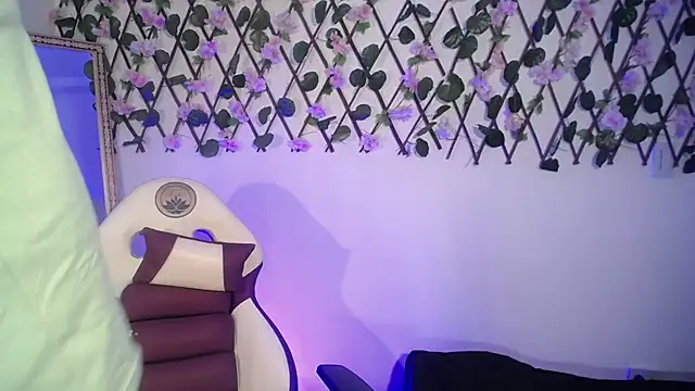 Snapshot of aron_and_paula chatting on 22, 3, 2025 aron and paula online show from 22, 3, 2025