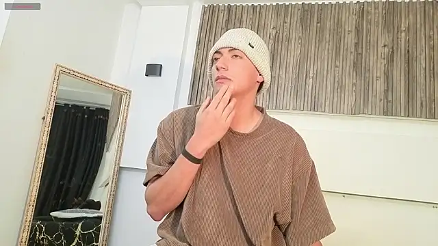 Snapshot of aron_and_paula chatting on 22, 9, 2025 aron and paula online show from 22, 9, 2025