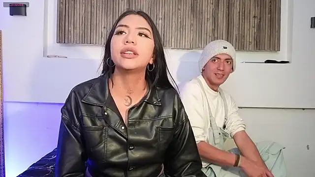 Snapshot of aron_and_paula chatting on 14, 10, 2025 aron and paula online show from 14, 10, 2025