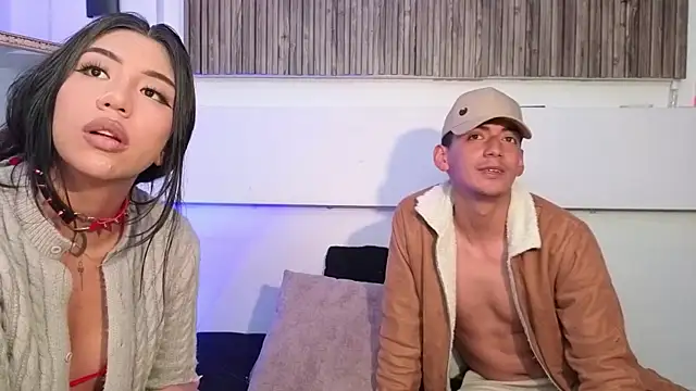 Snapshot of aron_and_paula chatting on 18, 11, 2025 aron and paula online show from 18, 11, 2025