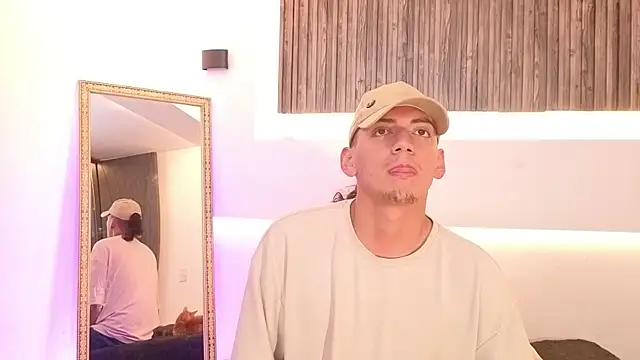 Snapshot of aron_and_paula chatting on 2, 12, 2025 aron and paula online show from 2, 12, 2025