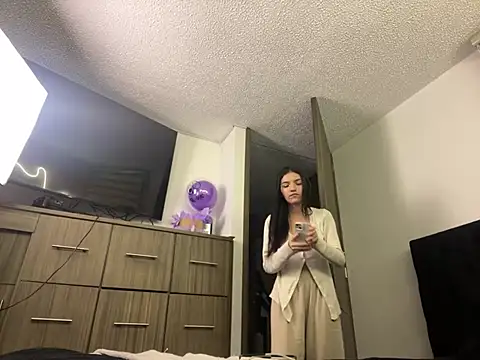 DesireLuxe online show from 10, 3, 2025