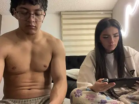 DesireLuxe online show from 8, 4, 2026