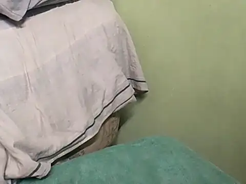 Snapshot of calme_odl1 chatting on 13, 12, 2025 calme odl1 online show from 13, 12, 2025