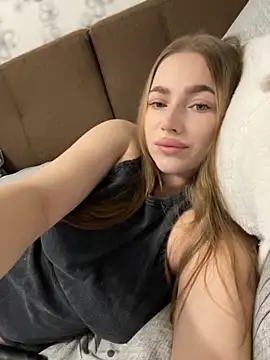 Snapshot of Milana_mil chatting on 10, 10, 2025 Milana mil online show from 10, 10, 2025