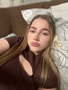 Snapshot of Milana_mil chatting on 13, 10, 2025 Milana mil online show from 13, 10, 2025