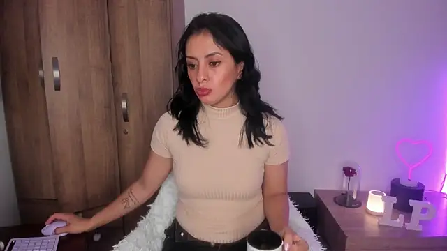 Snapshot of _lucianapalmer chatting on 8, 10, 2025 lucianapalmer online show from 8, 10, 2025