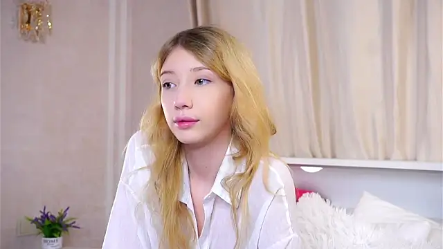 Snapshot of SunnivaCovil chatting on 6, 7, 2026 SunnivaCovil online show from 6, 7, 2026