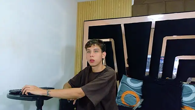 Snapshot of Noahoconor chatting on 18, 12, 2025 Noahoconor online show from 18, 12, 2025