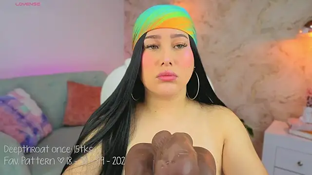 Snapshot of Leaa_Cox chatting on 17, 12, 2025 Leaa Cox online show from 17, 12, 2025