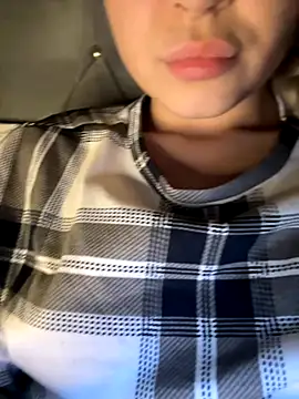 Snapshot of laraaaaaa chatting on 4, 12, 2025 laraaaaaa online show from 4, 12, 2025