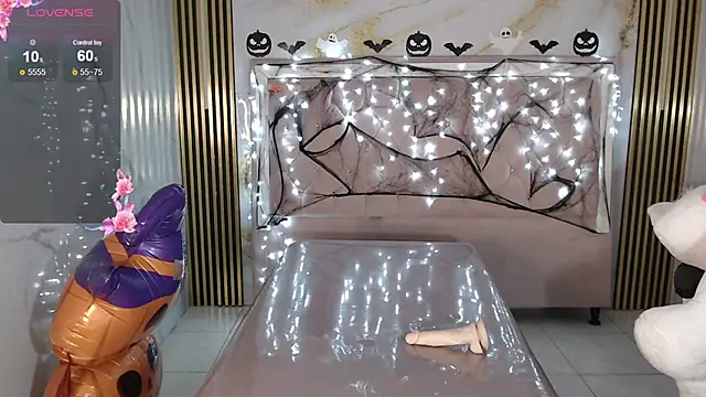 Snapshot of lili_conor_s chatting on 5, 10, 2025 lili conor s online show from 5, 10, 2025