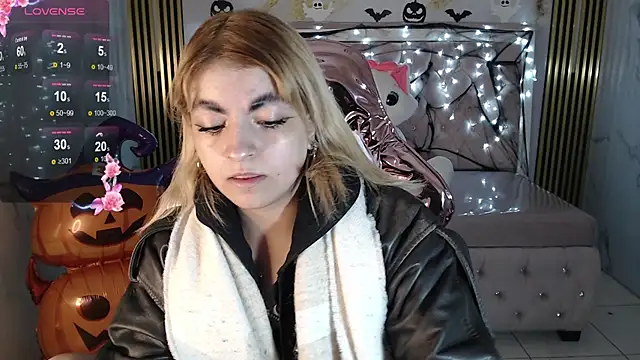 Snapshot of lili_conor_s chatting on 8, 10, 2025 lili conor s online show from 8, 10, 2025